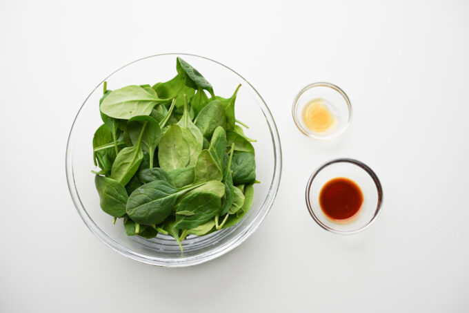 uncooked spinach and seasoning