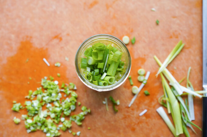 putting green onion in a jar for refrigerator storage