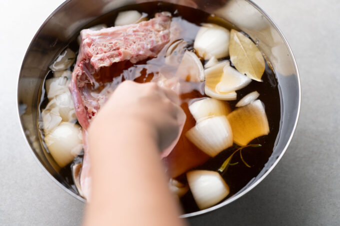 adding turkey breast to wet brine