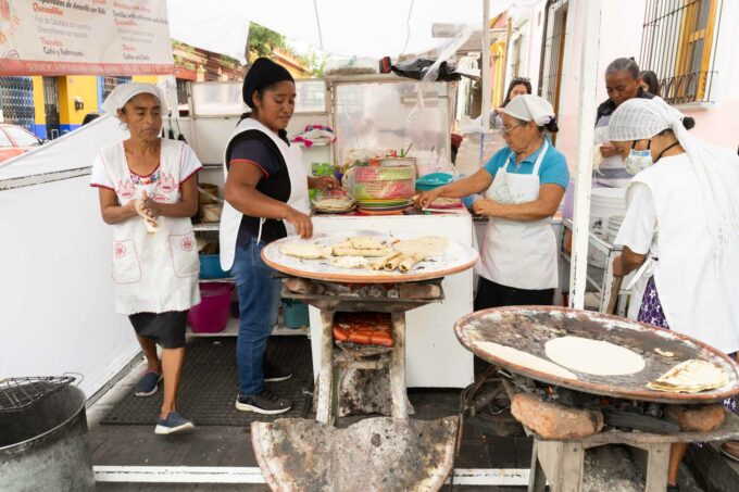 Tacos Del Carmen - cooks at work