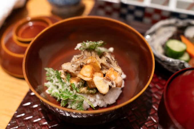 Tatsumi rice bowl with tempura mushroom and veggies