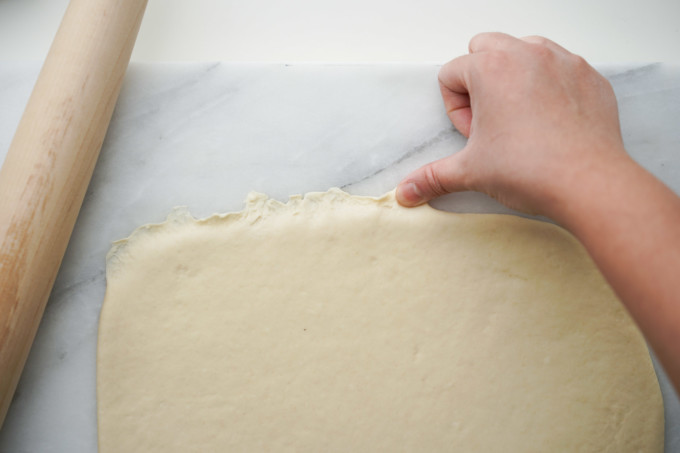thinning out dough edge