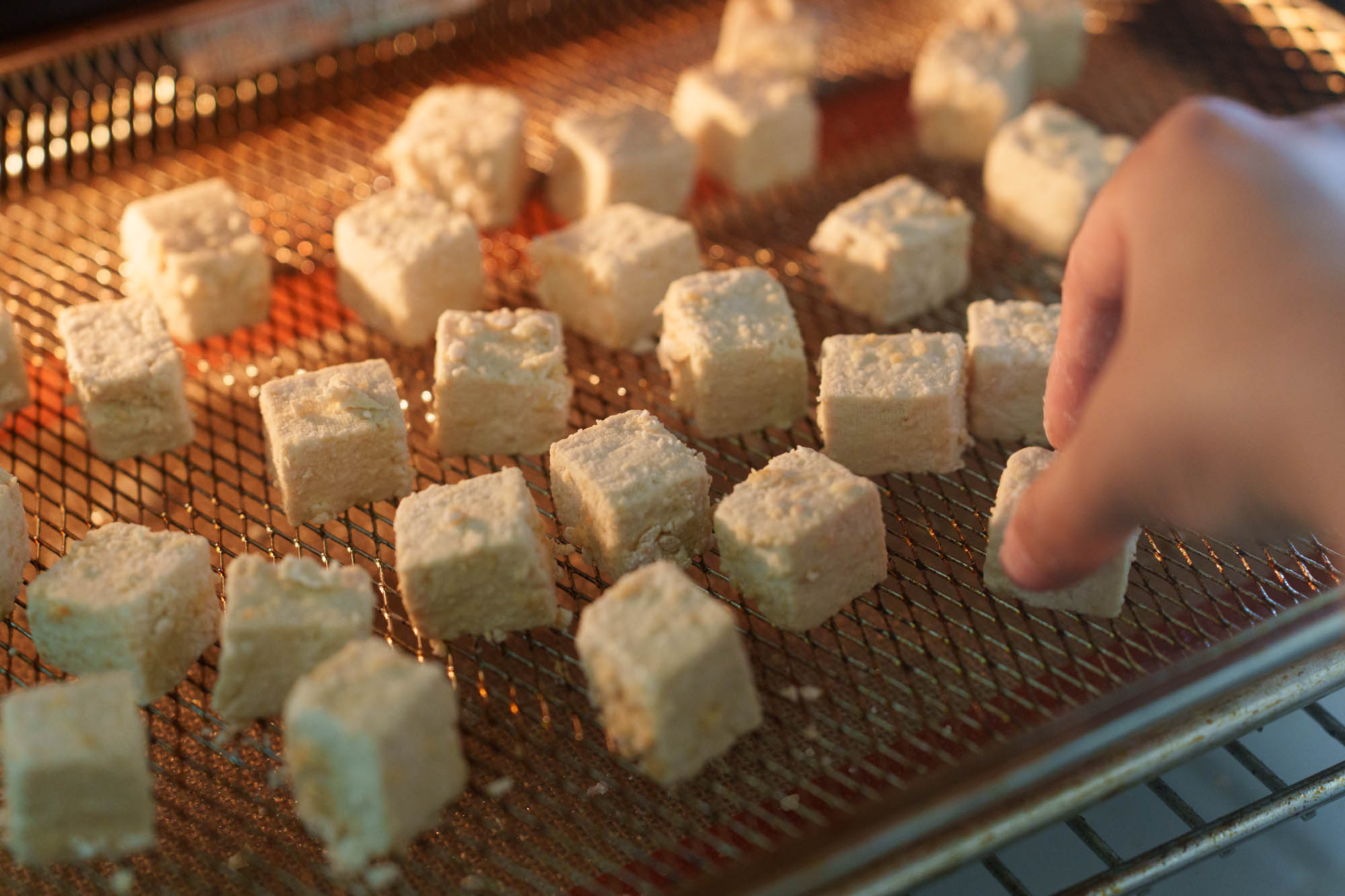 Crispy Air Fryer Tofu Recipe - Hungry Huy