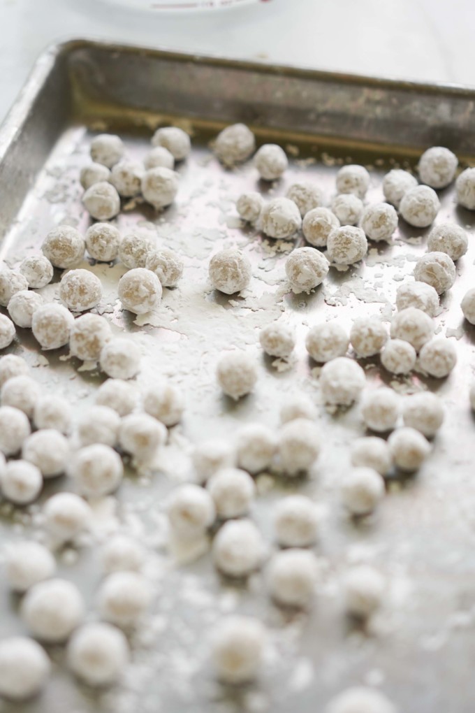 tray of floured tapioca pearls