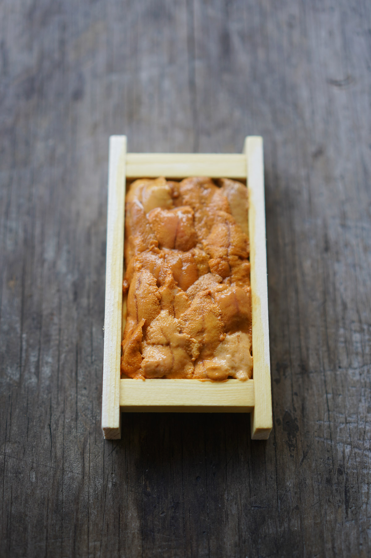 wooden tray of uni / sea urchin