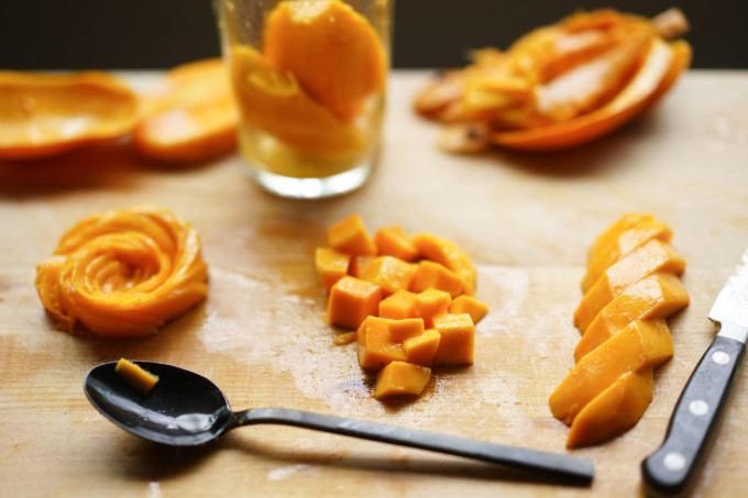 three ways on how to cut a mango