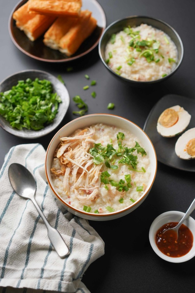 bowls of Vietnamese chao ga