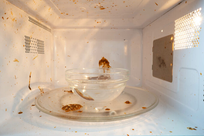 dirty microwave with bowl of water and vinegar in it