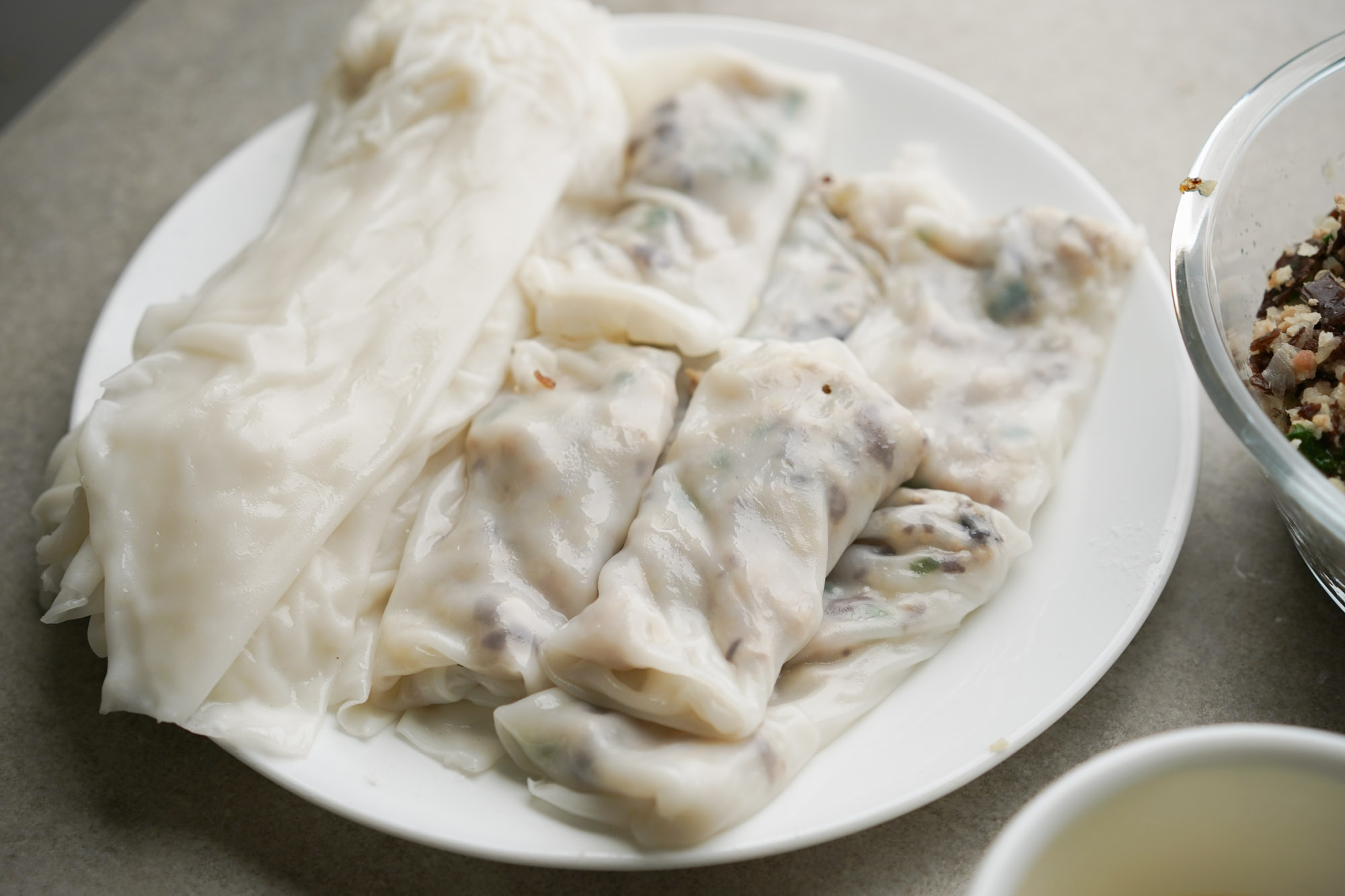 Bánh Cuốn / Bánh Ướt Recipe (Vietnamese Rice Rolls) - Hungry Huy