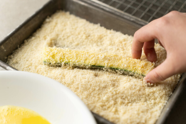 covering zucchini fry in panko crumbs